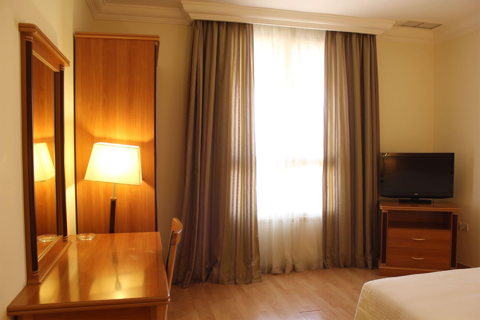 Le Royal Express Salmiya Hotel Exterior photo